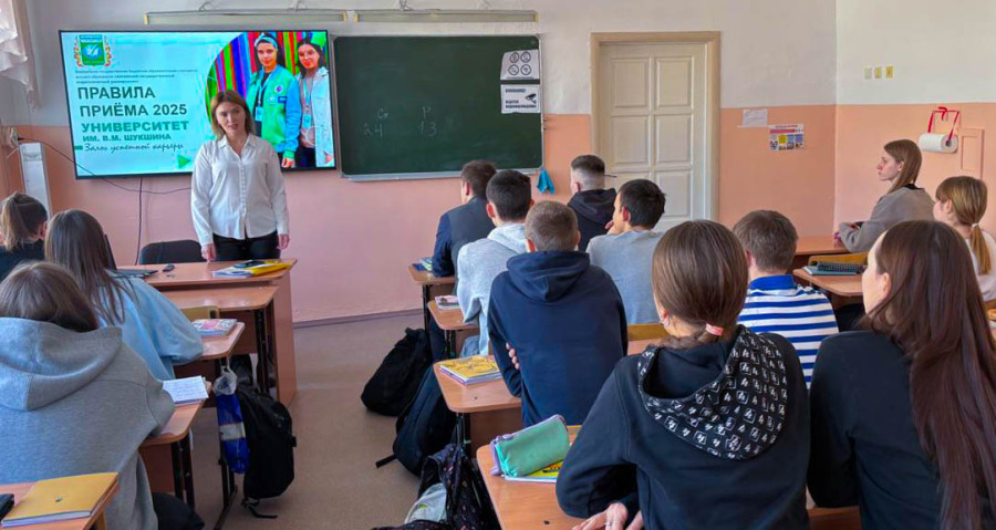 Профориентационные встречи со школьниками города организуют преподаватели института гуманитарного образования